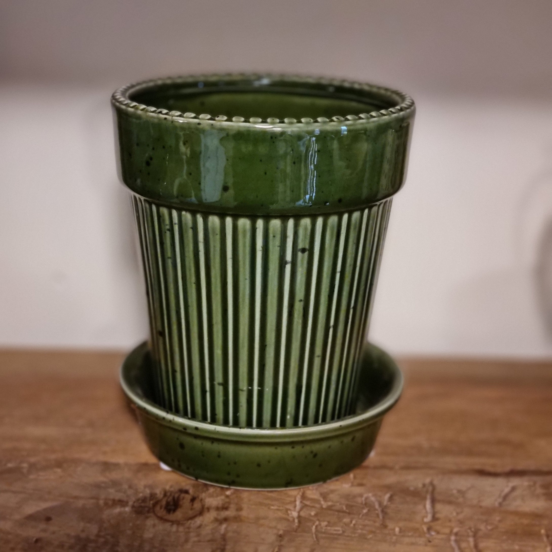 Green classic pot with saucer
